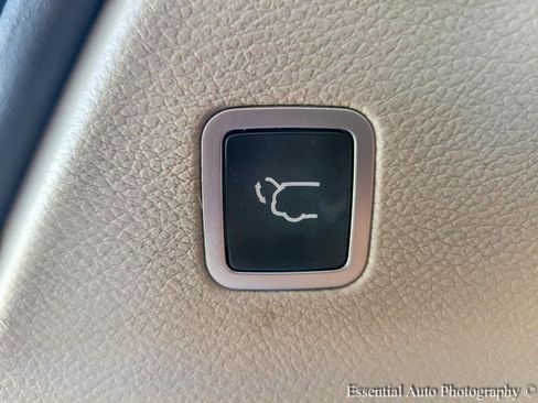 Used 2017 Chrysler Pacifica Limited image 22