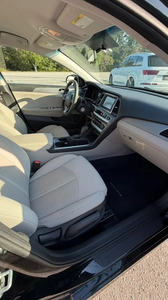 Used 2019 Hyundai Sonata SE w/ Cargo Package FWD image 13