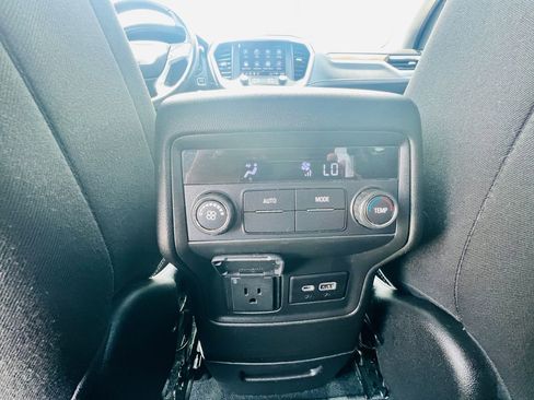 Used 2023 GMC Acadia SLE w/ Driver Convenience Package FWD image 31