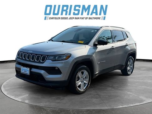 Used 2022 Jeep Compass Latitude w/ Convenience Group AWD/4WD image 2