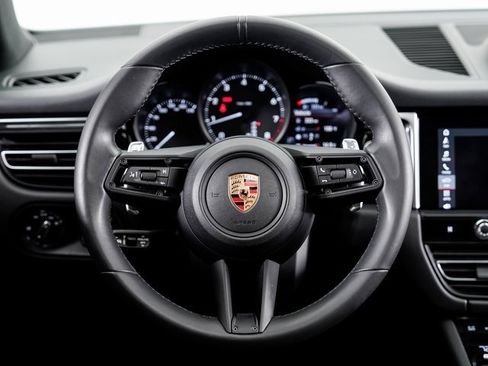 Used 2025 Porsche Macan image 14