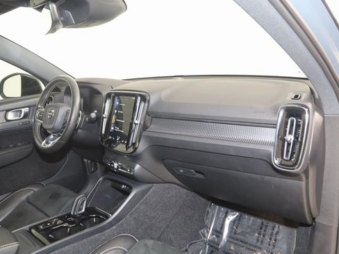 Used 2020 Volvo XC40 T5 R-Design image 42