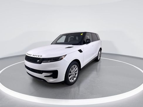 Used 2025 Land Rover Range Rover Sport SE AWD/4WD image 4