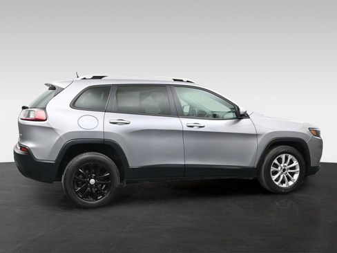 Used 2020 Jeep Cherokee Latitude w/ Cold Weather Group FWD image 5
