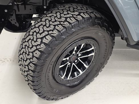 Used 2025 Jeep Wrangler Unlimited Rubicon image 38