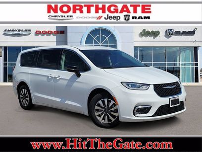 Used 2024 Chrysler Pacifica Limited