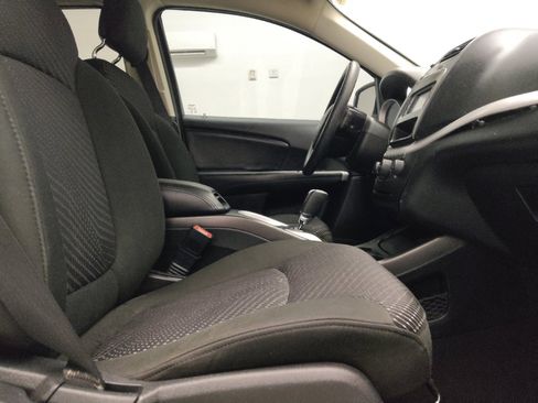 Used 2020 Dodge Journey SE FWD image 21
