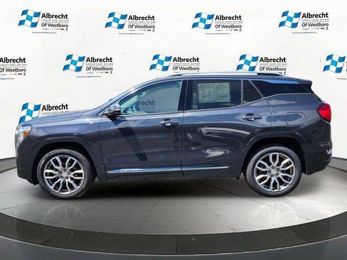 Used 2022 GMC Terrain Denali w/ Denali Premium Package AWD/4WD image 2
