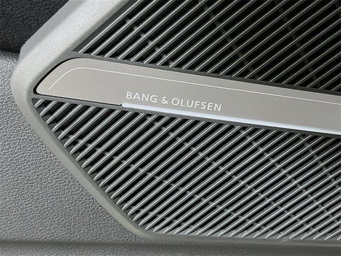 Used 2023 Audi Q5 e Premium Plus w/ Premium Plus Package image 21