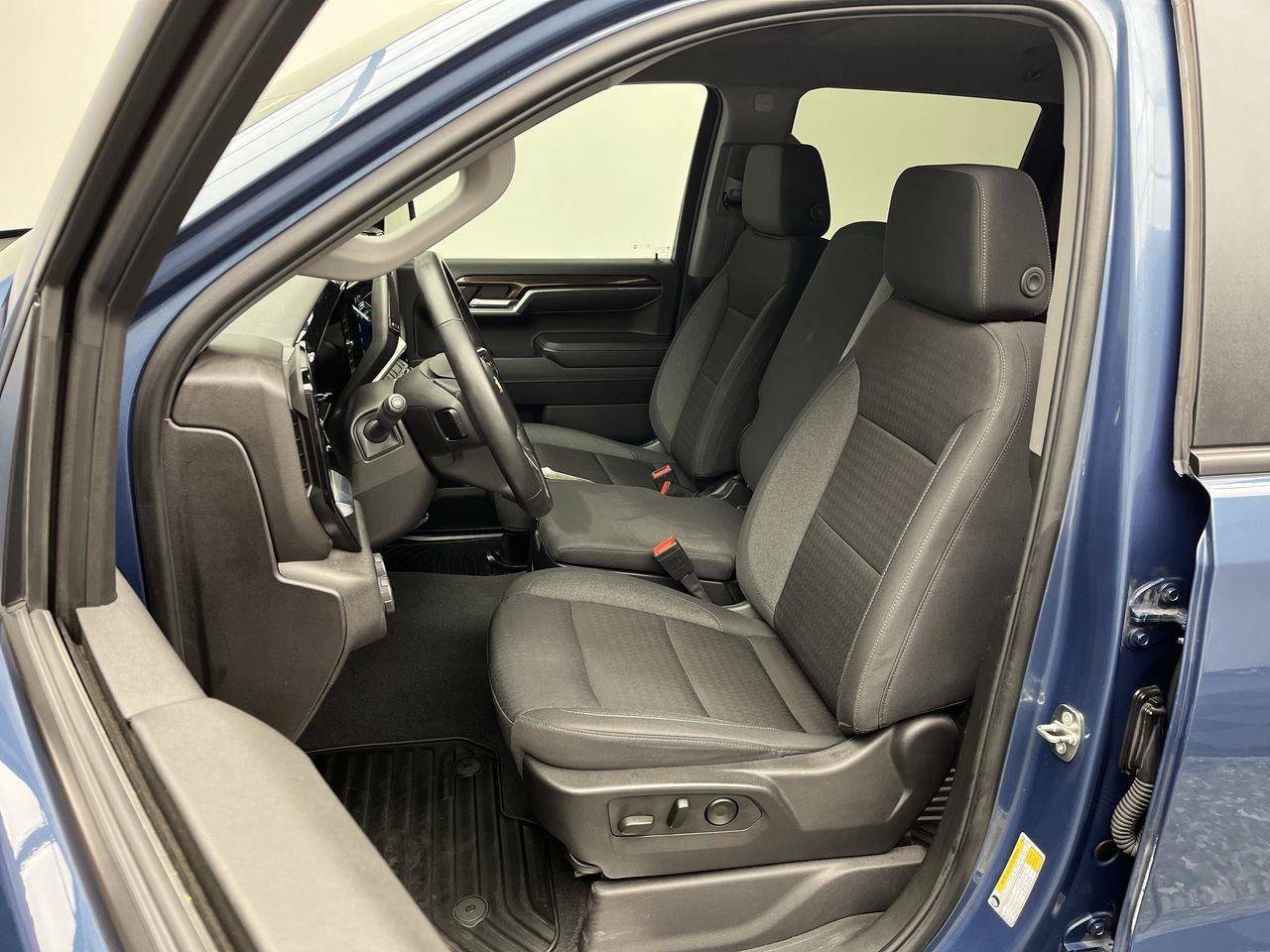 Certified 2024 Chevrolet Silverado 1500 LT AWD/4WD image 11