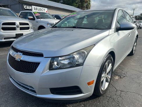 Used 2014 Chevrolet Cruze LT FWD image 2