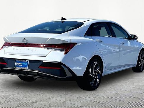 Certified 2025 Hyundai Elantra SEL FWD image 2