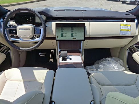 New 2025 Land Rover Range Rover Long Wheelbase SE image 12