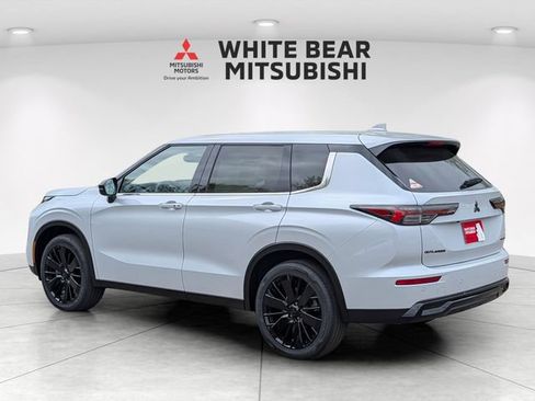 New 2026 Mitsubishi Outlander LE AWD/4WD image 2