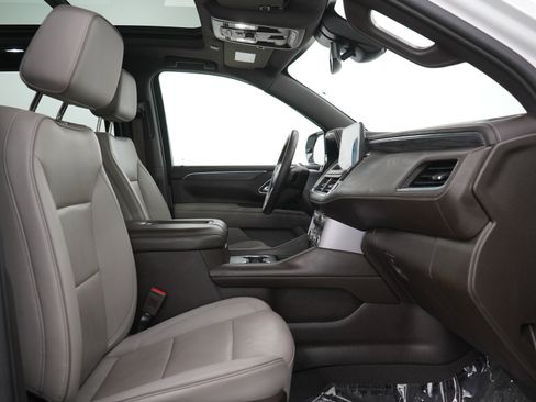 Used 2023 GMC Yukon XL SLT w/ SLT Luxury Package AWD/4WD image 11