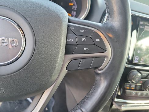 Used 2021 Jeep Grand Cherokee Laredo X AWD/4WD image 23