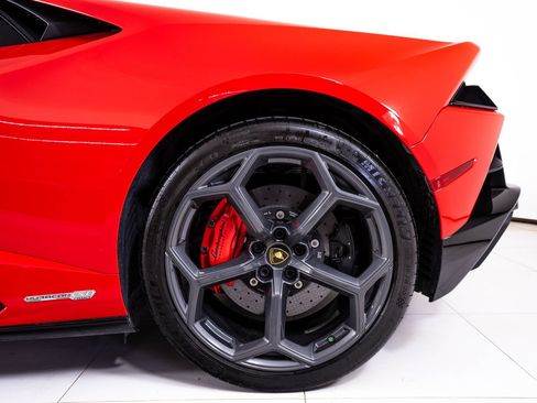 Used 2021 Lamborghini Huracan EVO RWD image 14
