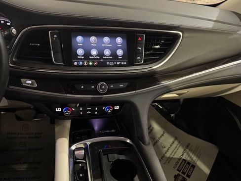Used 2022 Buick Enclave Essence w/ Experience Buick Package FWD image 21