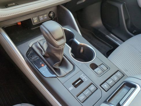 Used 2022 Toyota Highlander L image 23