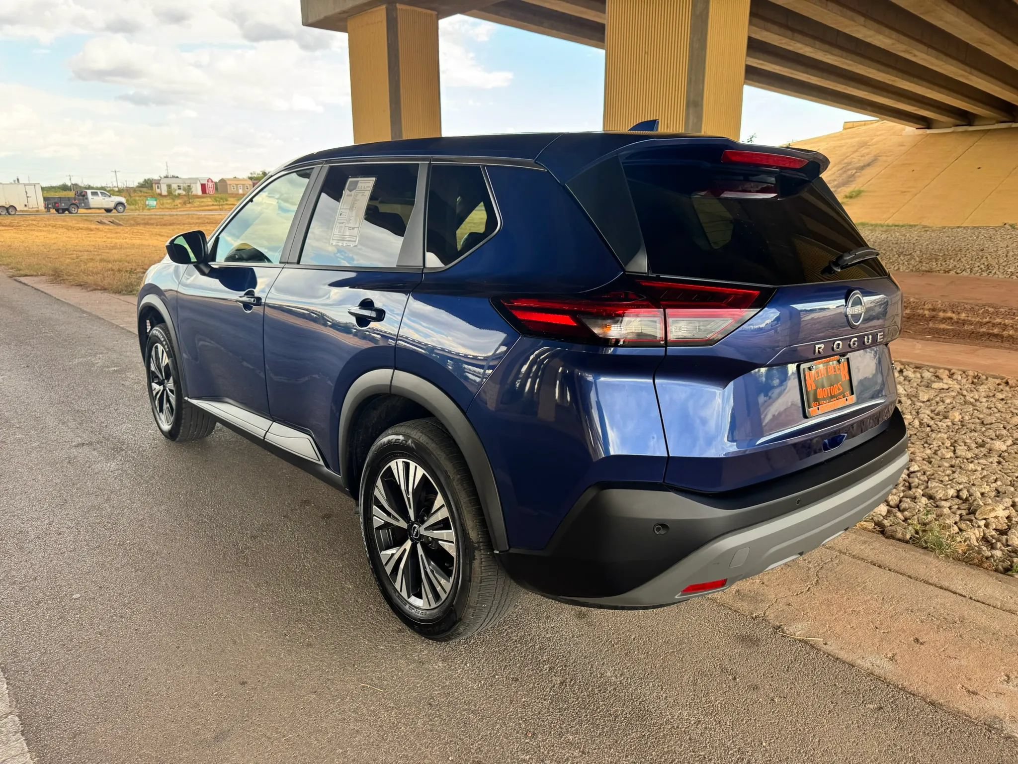 Used 2023 Nissan Rogue SV FWD image 5