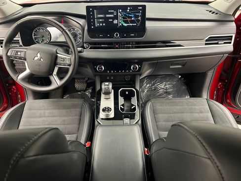 Used 2025 Mitsubishi Outlander SE AWD/4WD image 41