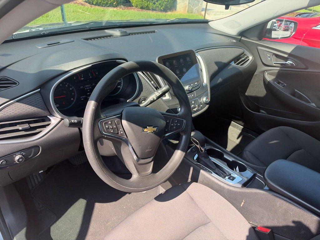 Used 2025 Chevrolet Malibu LS FWD image 8
