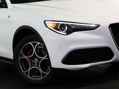 Used 2023 Alfa Romeo Stelvio Ti AWD/4WD image 8