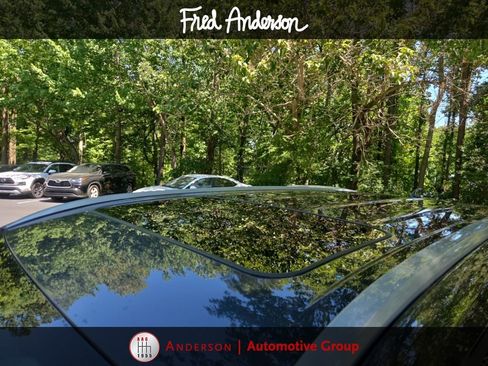 Used 2022 Toyota Highlander XLE FWD image 2