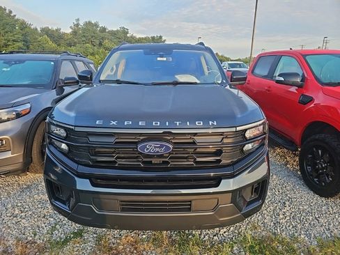 Used 2025 Ford Expedition Max Active AWD/4WD image 1