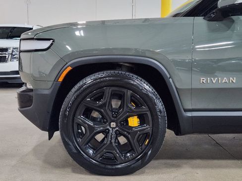 Used 2023 Rivian R1S Launch Edition image 4