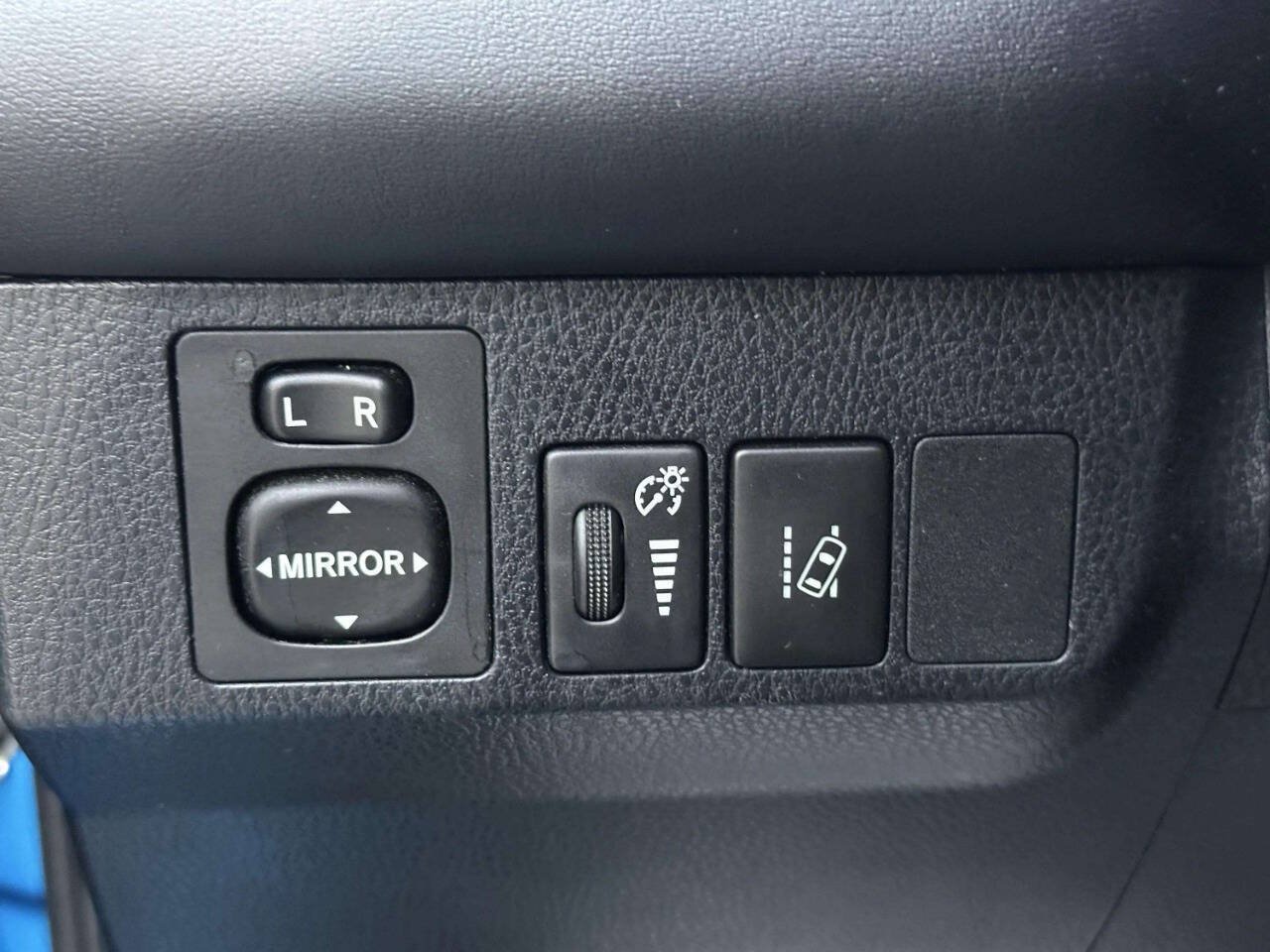Used 2018 Toyota RAV4 Limited AWD/4WD image 26