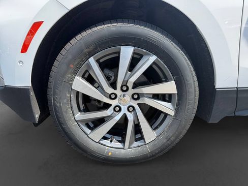 Used 2024 Chevrolet Equinox Premier AWD/4WD image 13