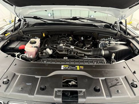 Used 2024 Jeep Grand Cherokee L Limited w/ Luxury Tech Group II image 10