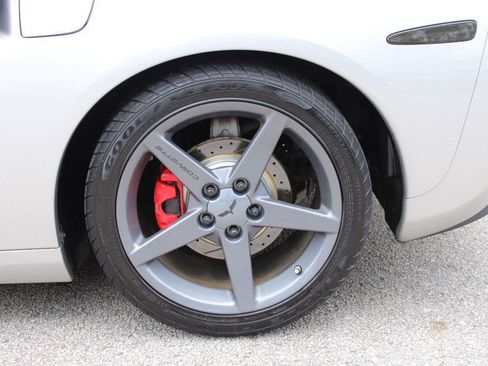 Used 2005 Chevrolet Corvette Coupe w/ Preferred Equipment Group RWD image 37