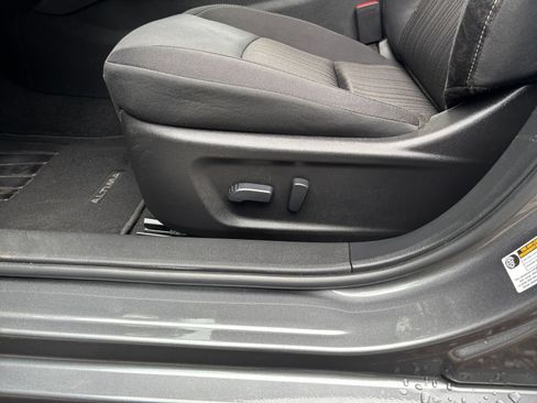 Used 2025 Nissan Altima 2.5 SV FWD image 18