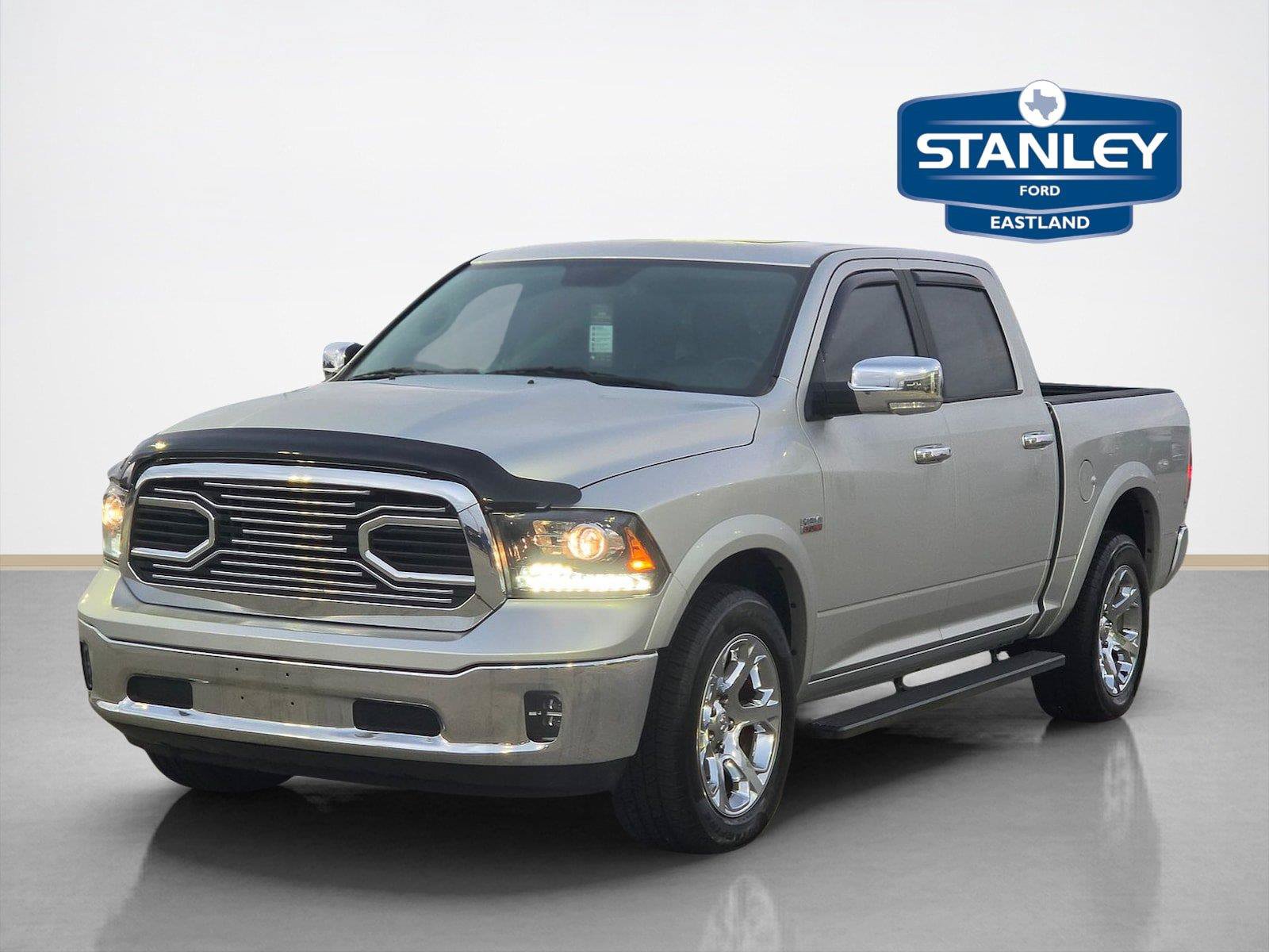 Used 2017 RAM 1500 Laramie AWD/4WD image 3