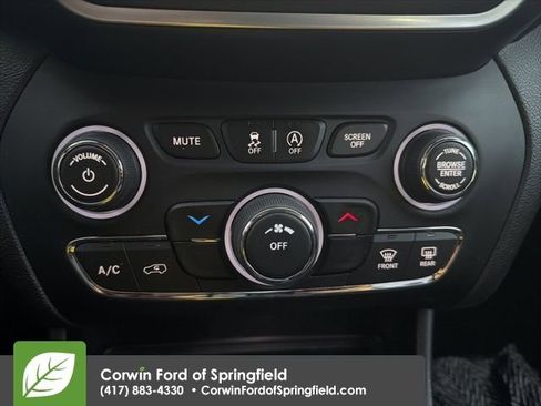Used 2019 Jeep Cherokee Latitude Plus image 15