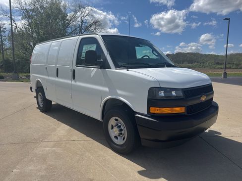 New 2026 Chevrolet Express 2500 w/ Driver Convenience Package image 3