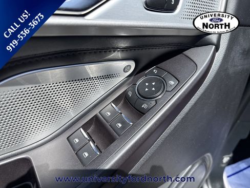 Used 2020 Ford Explorer Platinum w/ Premium Technology Package image 12