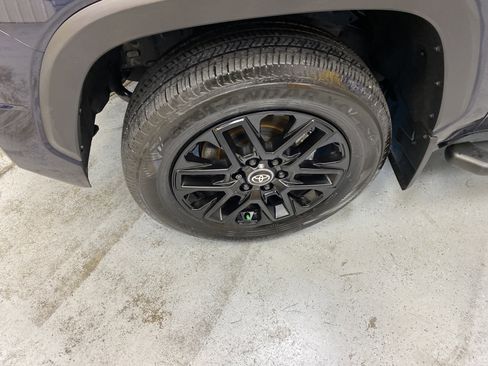 Used 2025 Toyota Tundra Limited image 11