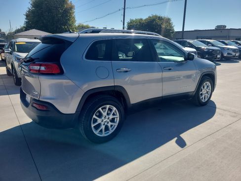 Used 2017 Jeep Cherokee Latitude image 5