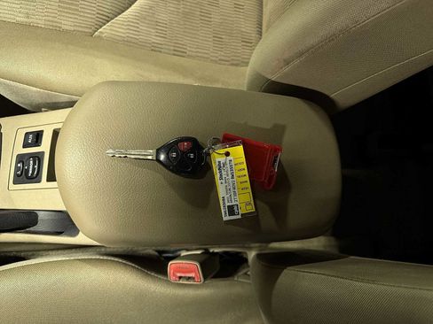 Used 2011 Toyota RAV4 4WD w/ Base L4 Extra Value Pkg image 30