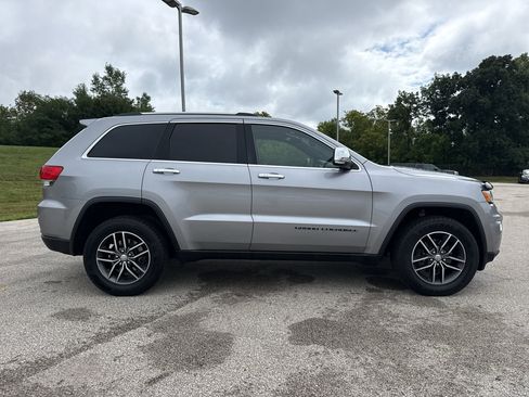 Used 2018 Jeep Grand Cherokee Limited AWD/4WD image 4