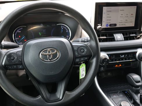 Used 2024 Toyota RAV4 LE AWD/4WD image 16