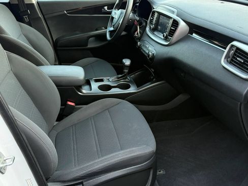 Used 2020 Kia Sorento LX AWD/4WD image 9