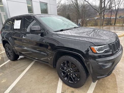 Used 2020 Jeep Grand Cherokee Altitude image 2