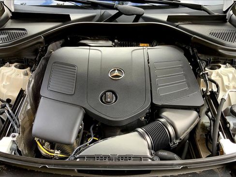 Used 2024 Mercedes-Benz GLC 300 4MATIC w/ Driver Assistance Package image 31