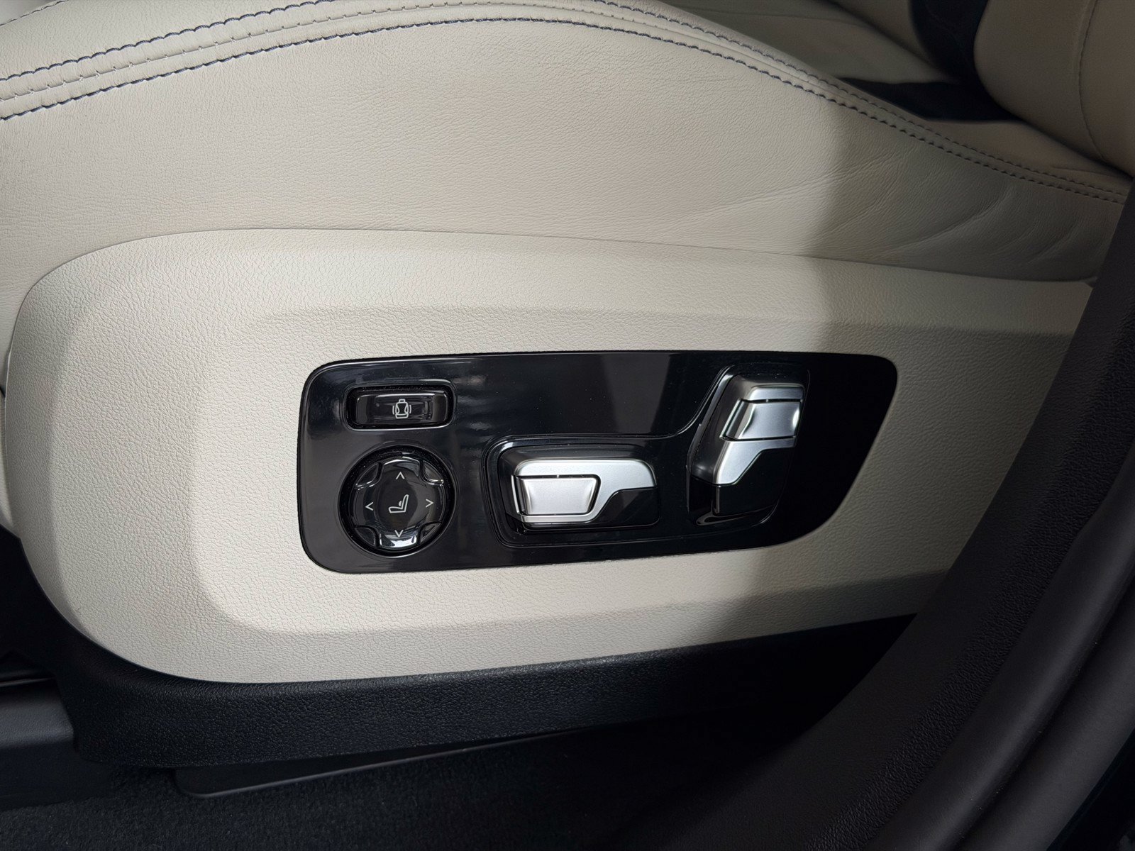 Used 2022 BMW X6 M w/ Competition Package AWD/4WD image 8