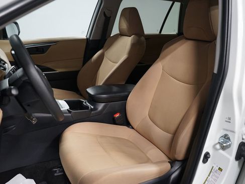 Certified 2025 Toyota RAV4 LE image 25