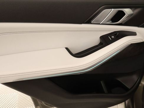 Used 2023 BMW X5 xDrive40i w/ M Sport Package image 18